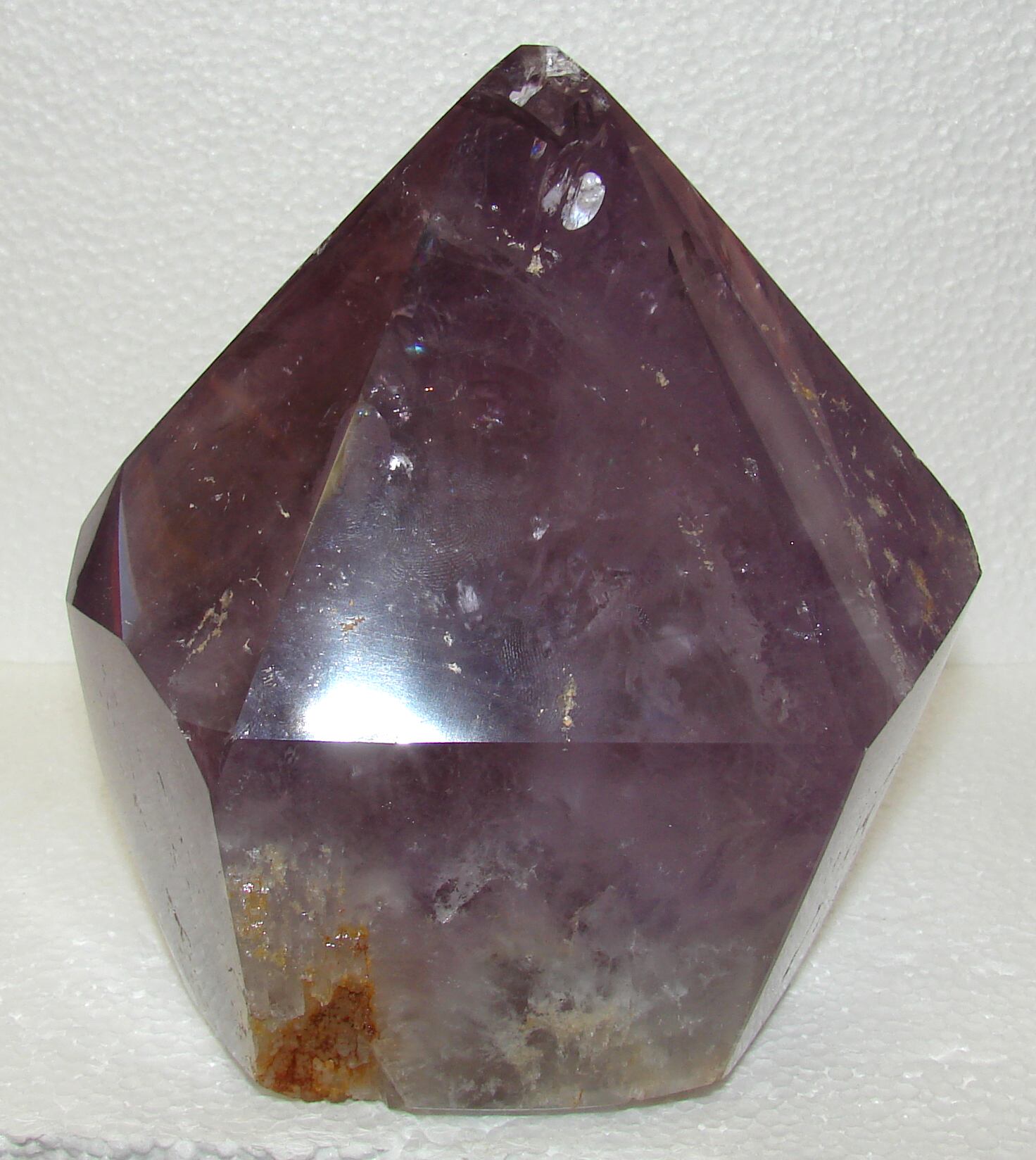 http://www.quartzcrystals.net/amethystpoint-1.jpg (582341 bytes)