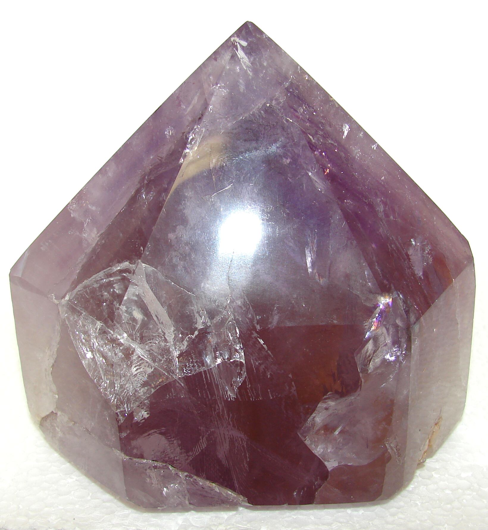 http://www.quartzcrystals.net/amethystpoint-3.jpg (582341 bytes)