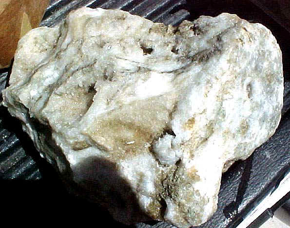 http://www.quartzcrystals.net/colemanite-30.jpg (807370 bytes)