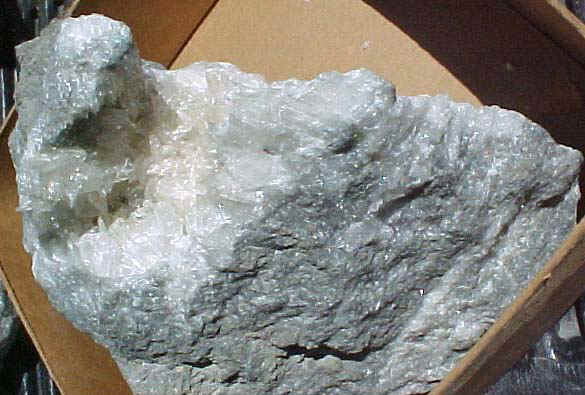 http://www.quartzcrystals.net/colemanite-31.jpg (807370 bytes)