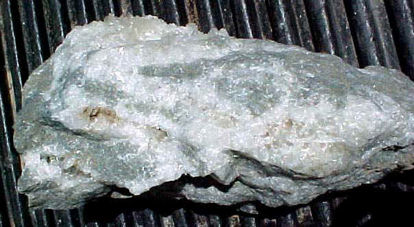 http://www.quartzcrystals.net/colemanite-33.jpg (807370 bytes)