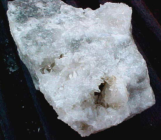 http://www.quartzcrystals.net/colemanitesp-16.jpg (807370 bytes)