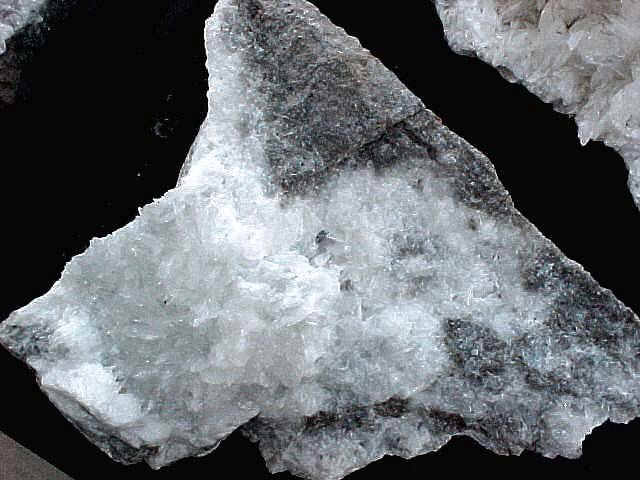 http://www.quartzcrystals.net/colemanitesp-24a.jpg (807370 bytes)