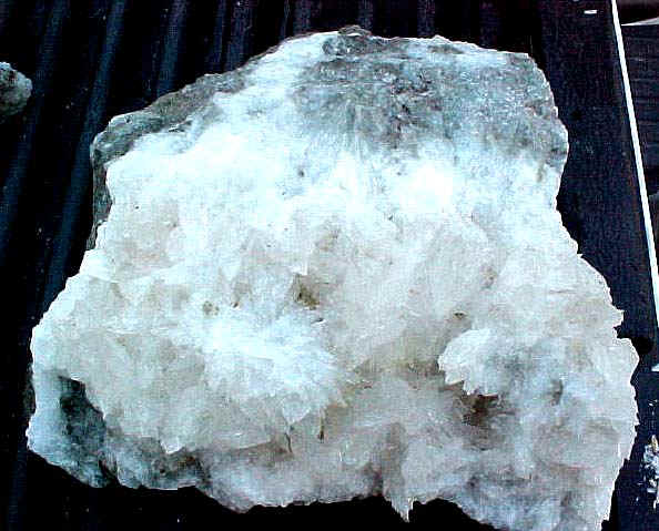 http://www.quartzcrystals.net/colemanitesp-26.jpg (807370 bytes)