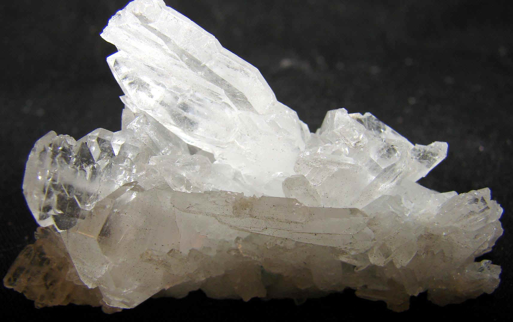 http://www.quartzcrystals.net/icexl-34.jpg (582341 bytes)
